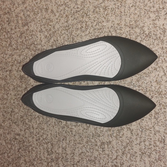 Crocs Women's Black Rio Pointed Toe Ballerinas with Cutouts US Size 8 - Picture 2 of 9
